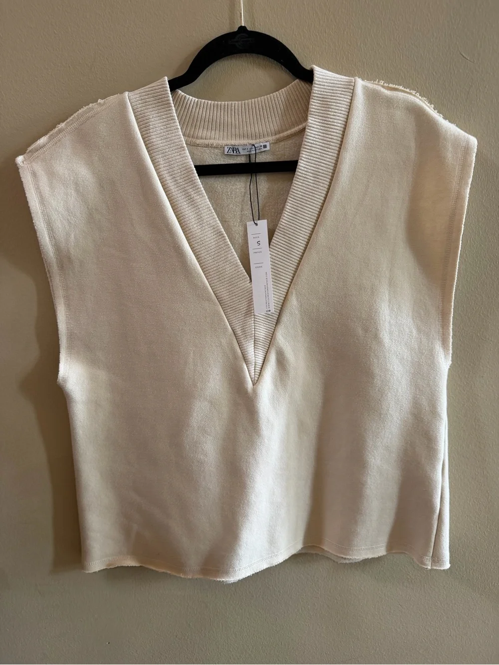 ZARA Cream V-Neck Sleeveless Knit Tank